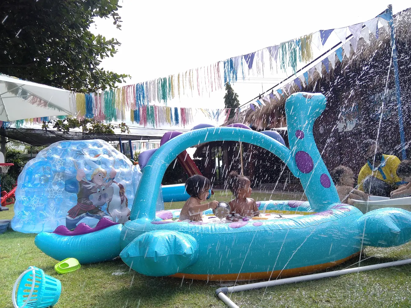 Babies-water-play-activity-at-UKC